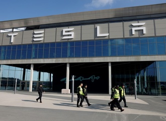 Proteste gegen Tesla in Brandenburg: Polizei verhindert Vordringen auf Werksgelnde